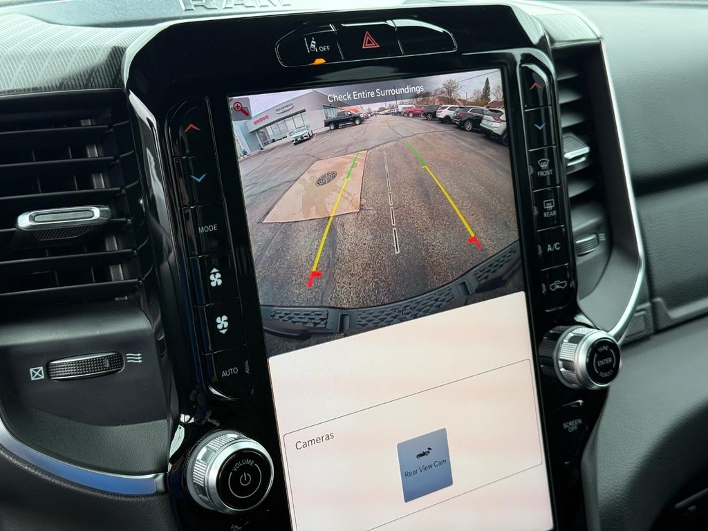 Ram 1500 Vehicle Full-screen Gallery Image 18