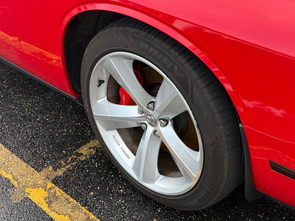 Dodge Challenger Vehicle Full-screen Gallery Image 03