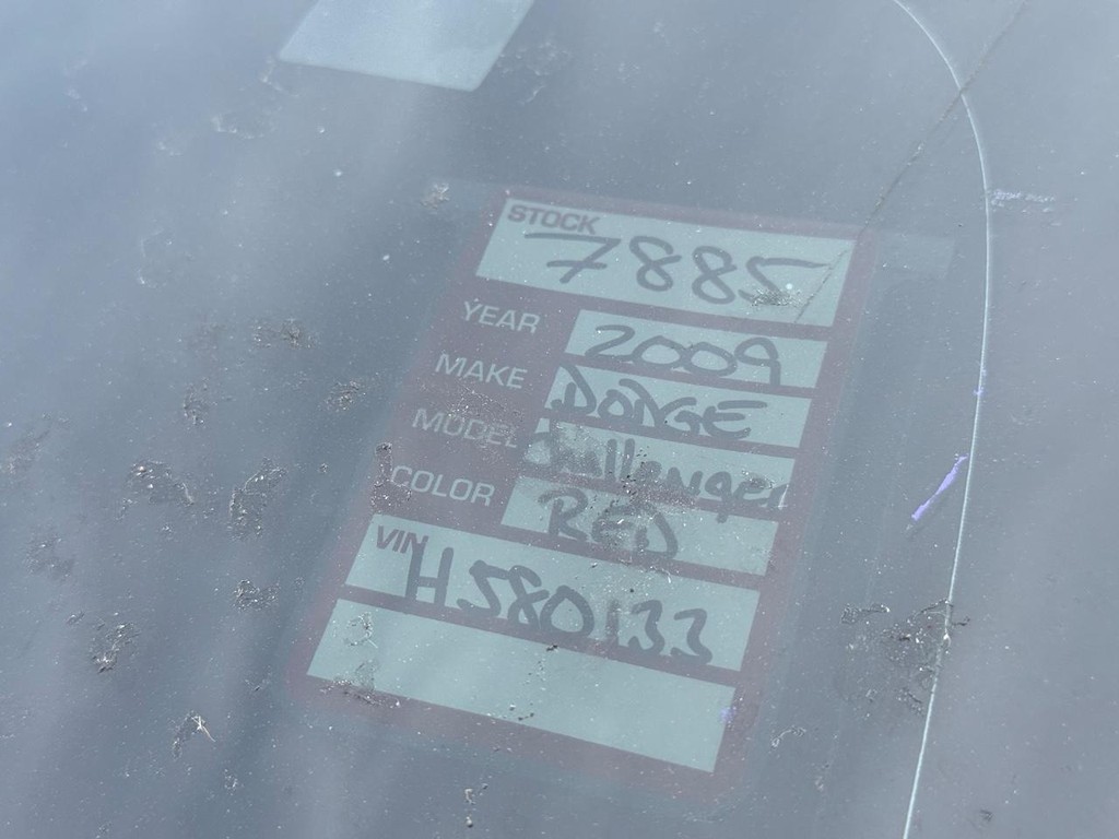 Dodge Challenger Vehicle Full-screen Gallery Image 04