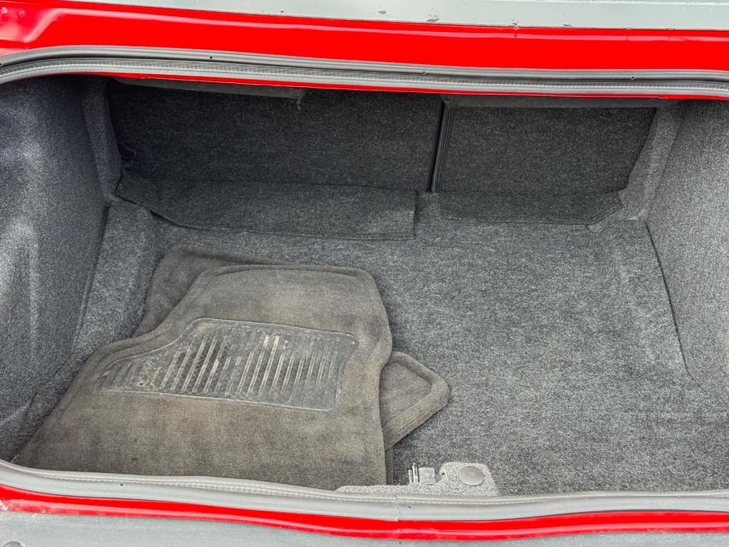 Dodge Challenger Vehicle Full-screen Gallery Image 05