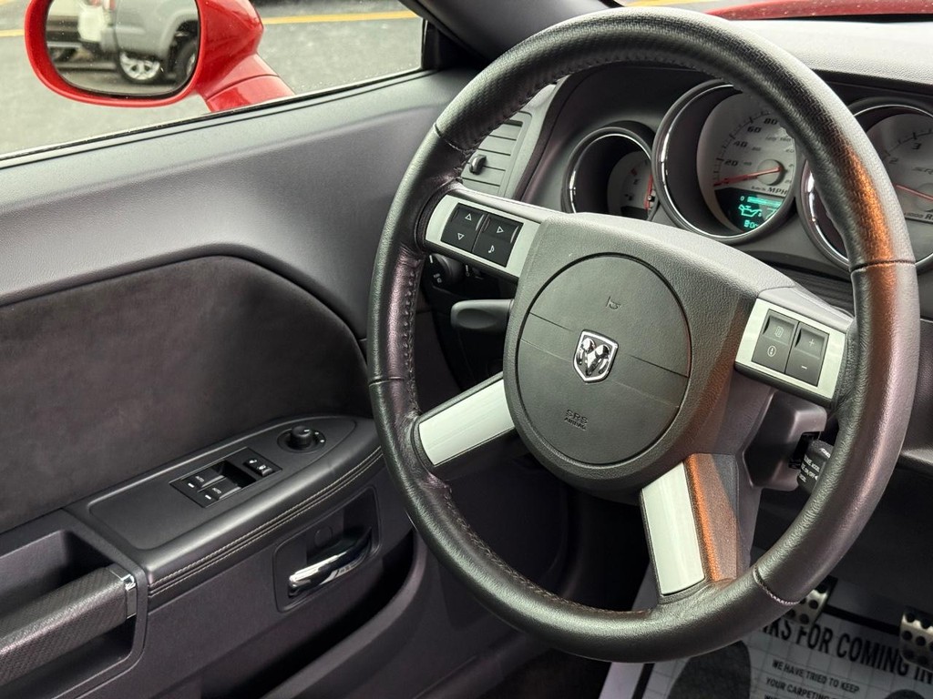 Dodge Challenger Vehicle Full-screen Gallery Image 09