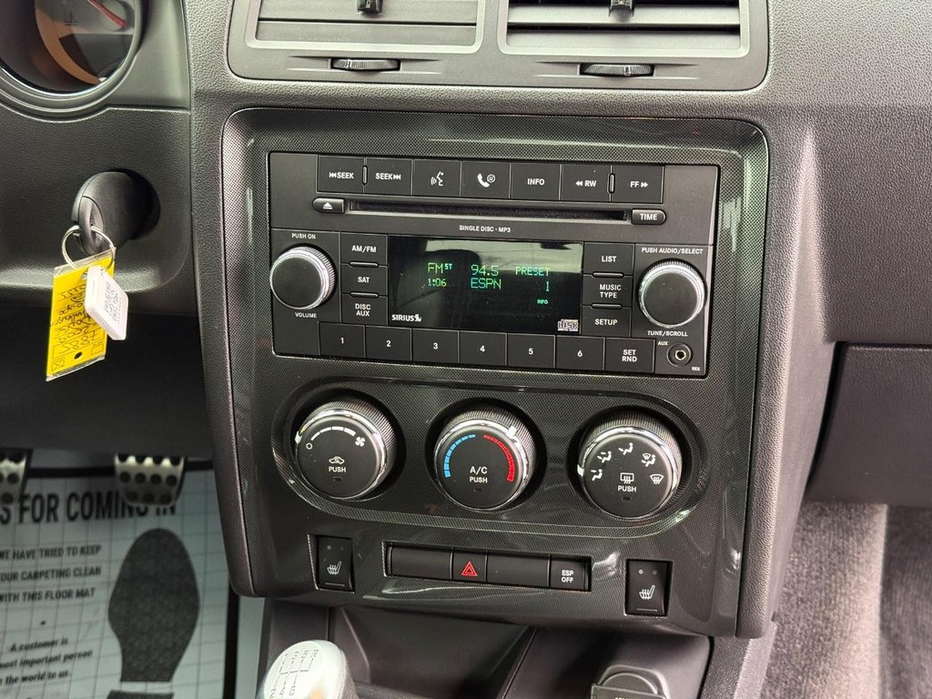 Dodge Challenger Vehicle Full-screen Gallery Image 11