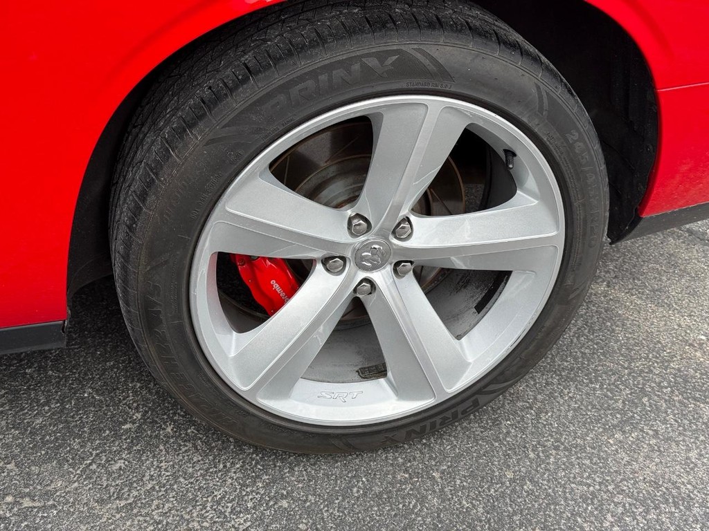 Dodge Challenger Vehicle Full-screen Gallery Image 13