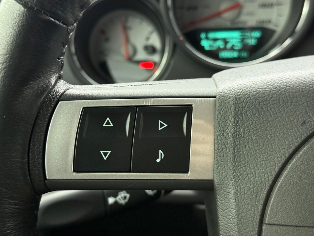 Dodge Challenger Vehicle Full-screen Gallery Image 14