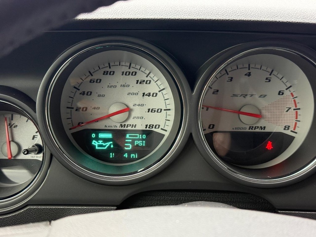 Dodge Challenger Vehicle Full-screen Gallery Image 16