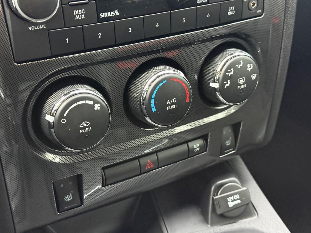 Dodge Challenger Vehicle Full-screen Gallery Image 19
