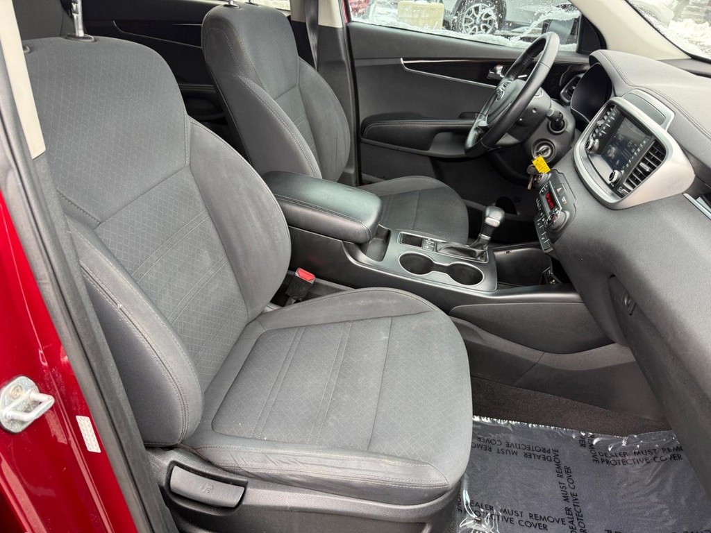 Kia Sorento Vehicle Full-screen Gallery Image 06