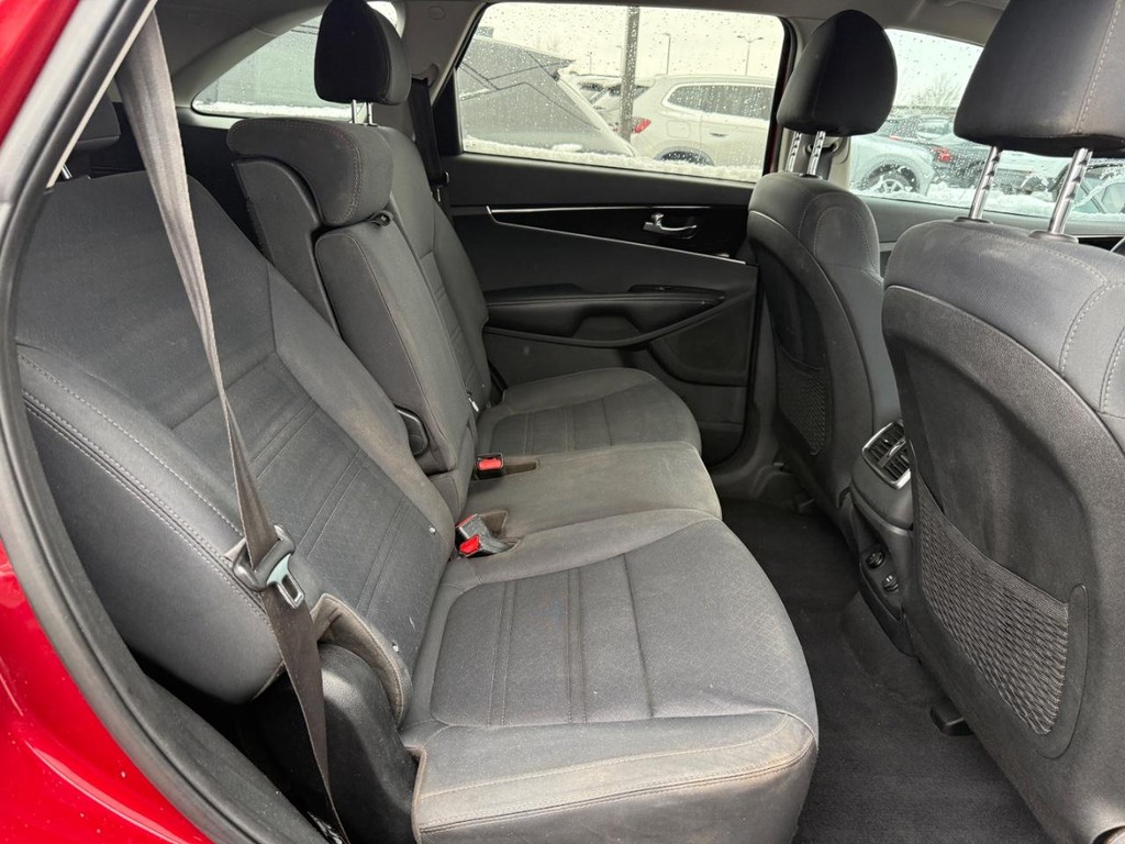 Kia Sorento Vehicle Full-screen Gallery Image 07
