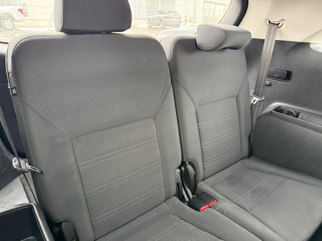 Kia Sorento Vehicle Full-screen Gallery Image 08