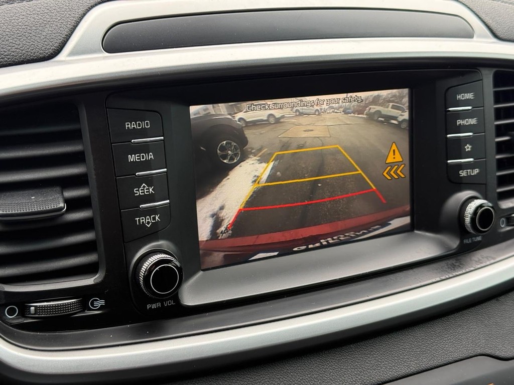 Kia Sorento Vehicle Full-screen Gallery Image 19