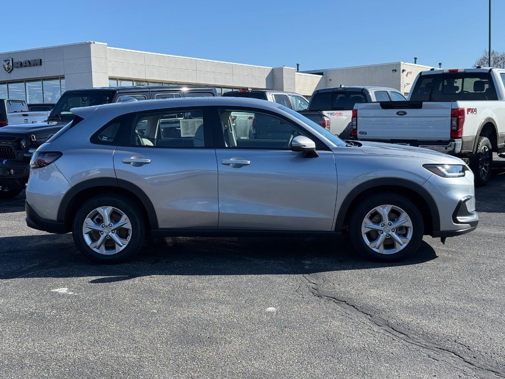 Honda HR-V Vehicle Full-screen Gallery Image 02