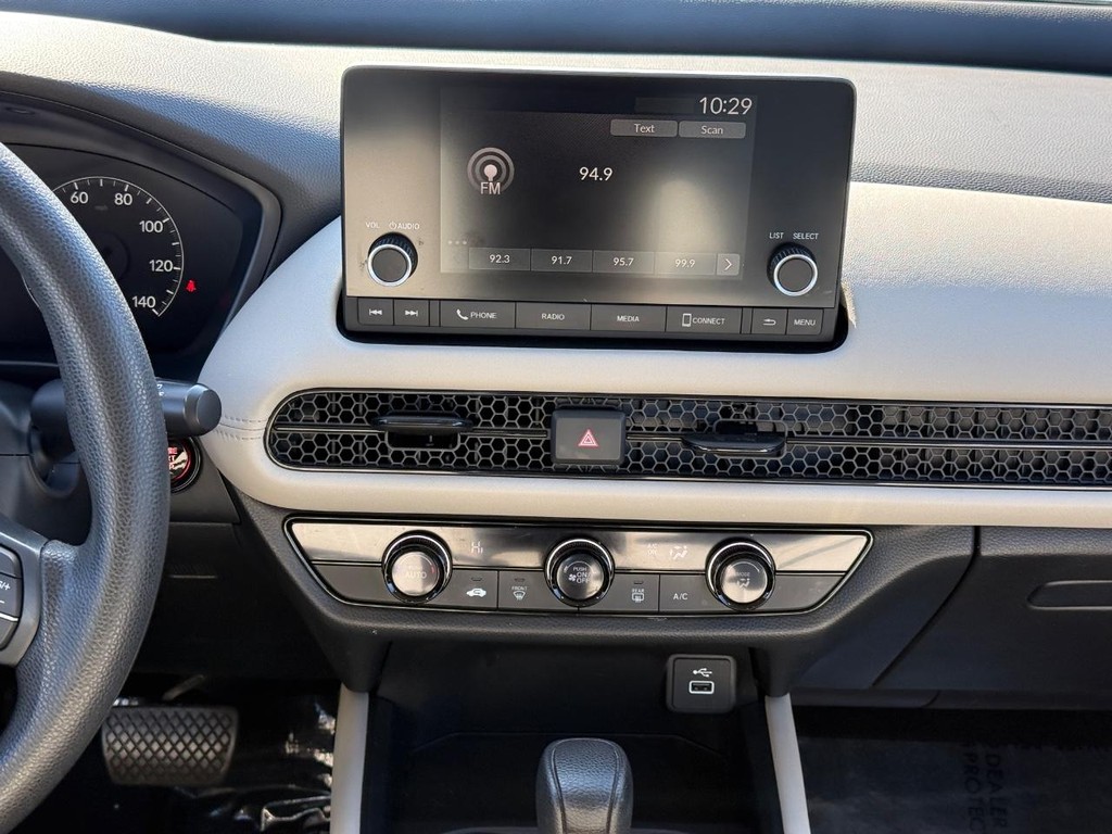 Honda HR-V Vehicle Full-screen Gallery Image 09