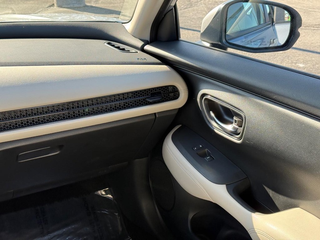 Honda HR-V Vehicle Full-screen Gallery Image 12