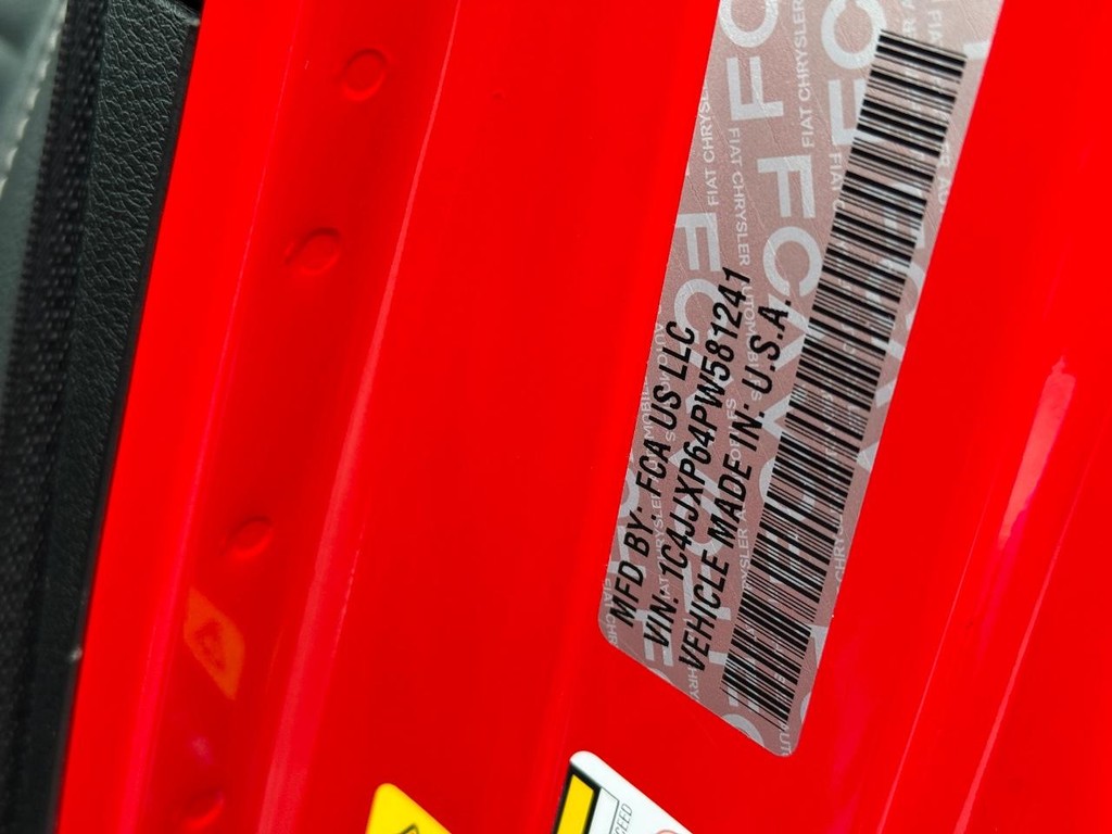 Jeep Wrangler 4xe Vehicle Full-screen Gallery Image 20