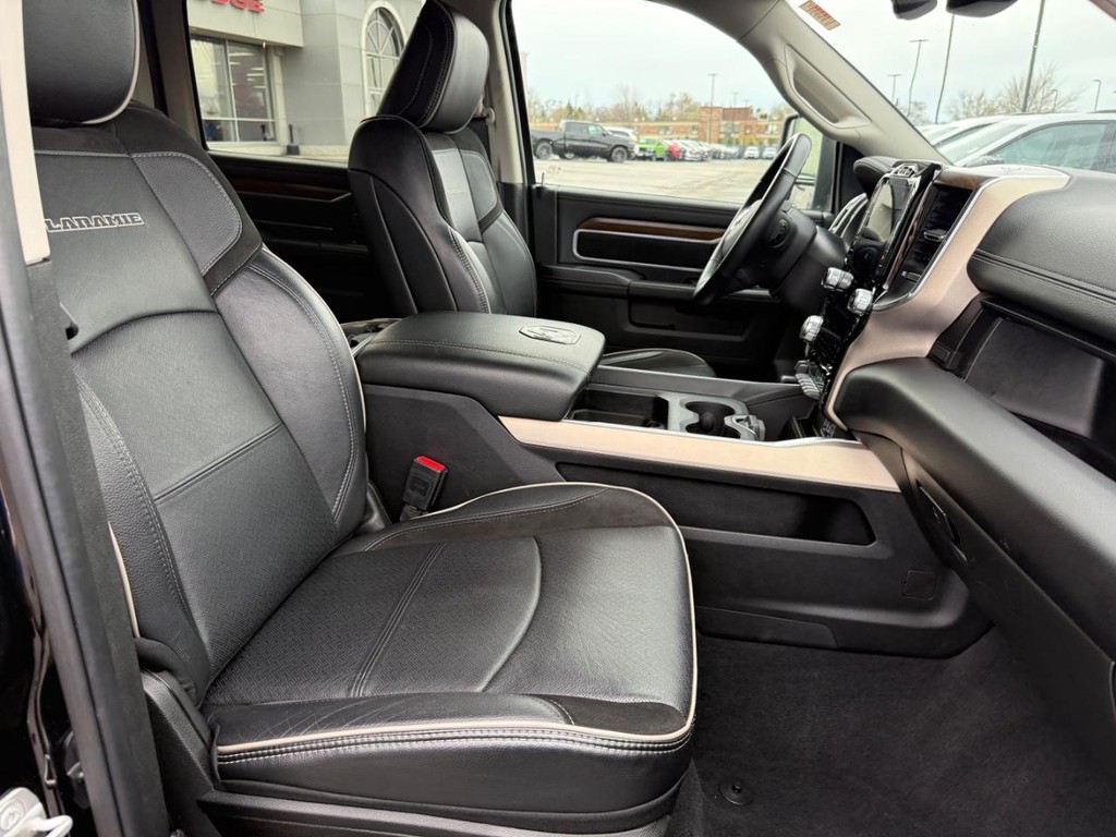 Ram 2500 Vehicle Full-screen Gallery Image 06