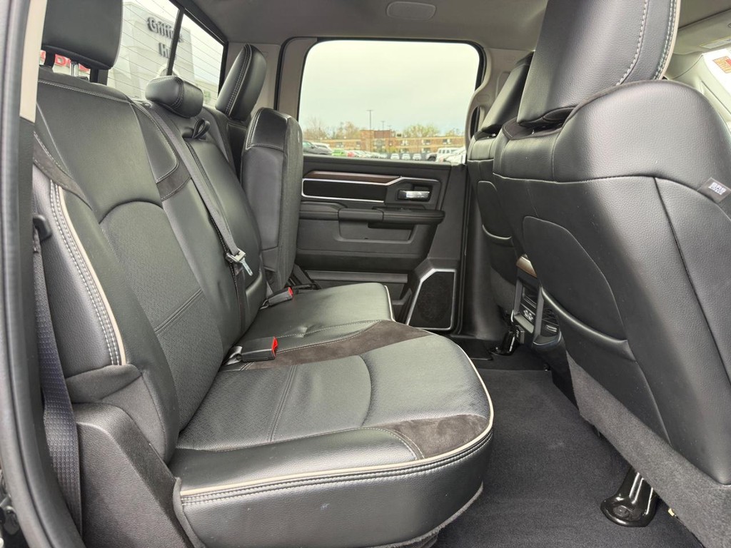 Ram 2500 Vehicle Full-screen Gallery Image 07