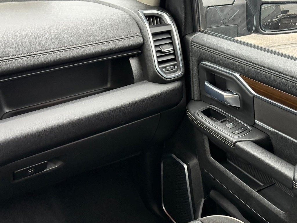 Ram 2500 Vehicle Full-screen Gallery Image 12