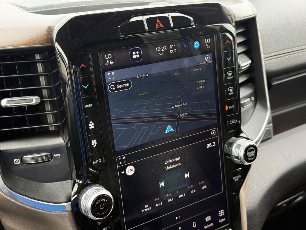 Ram 2500 Vehicle Full-screen Gallery Image 18