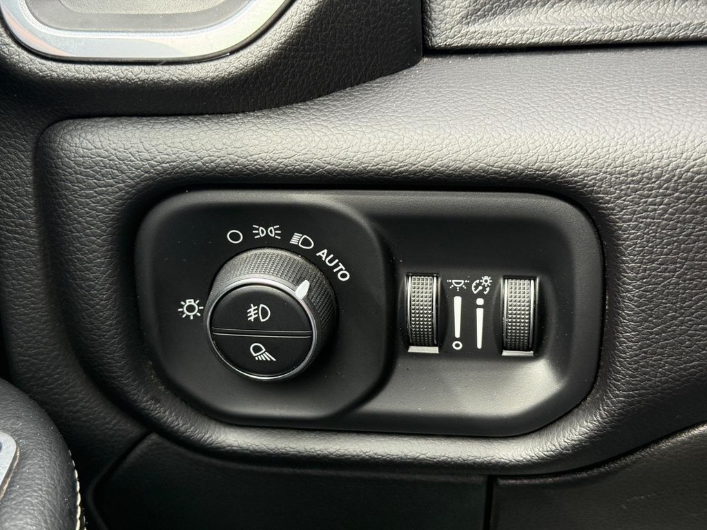 Ram 2500 Vehicle Full-screen Gallery Image 22