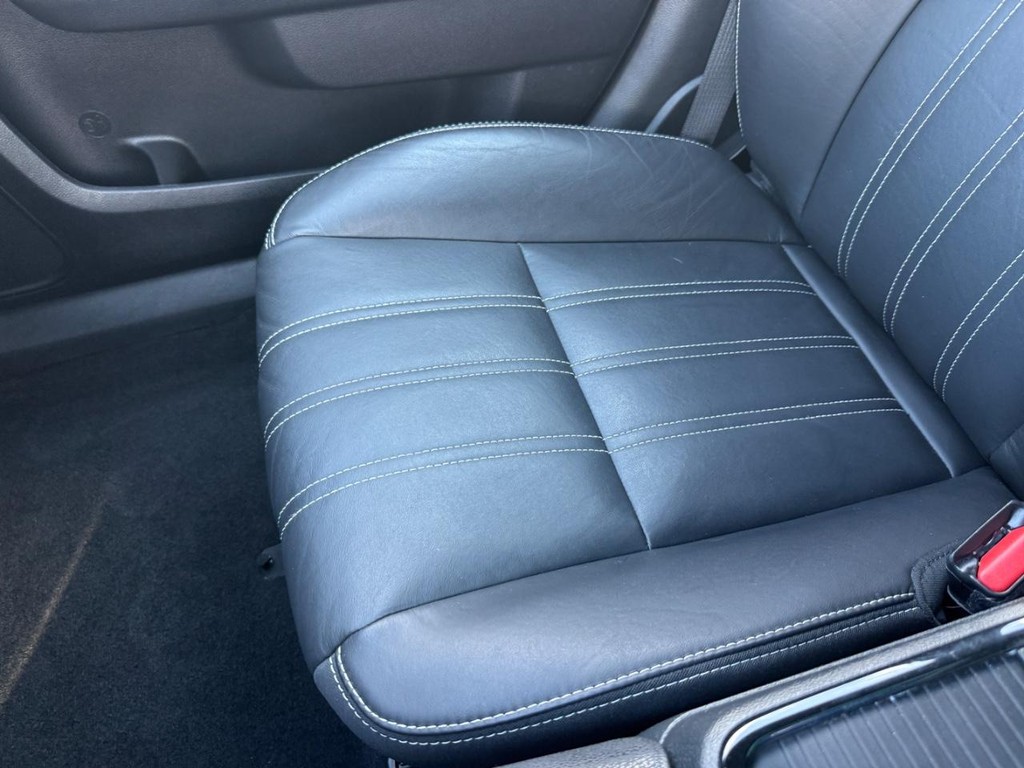 Chrysler 300 Vehicle Full-screen Gallery Image 21