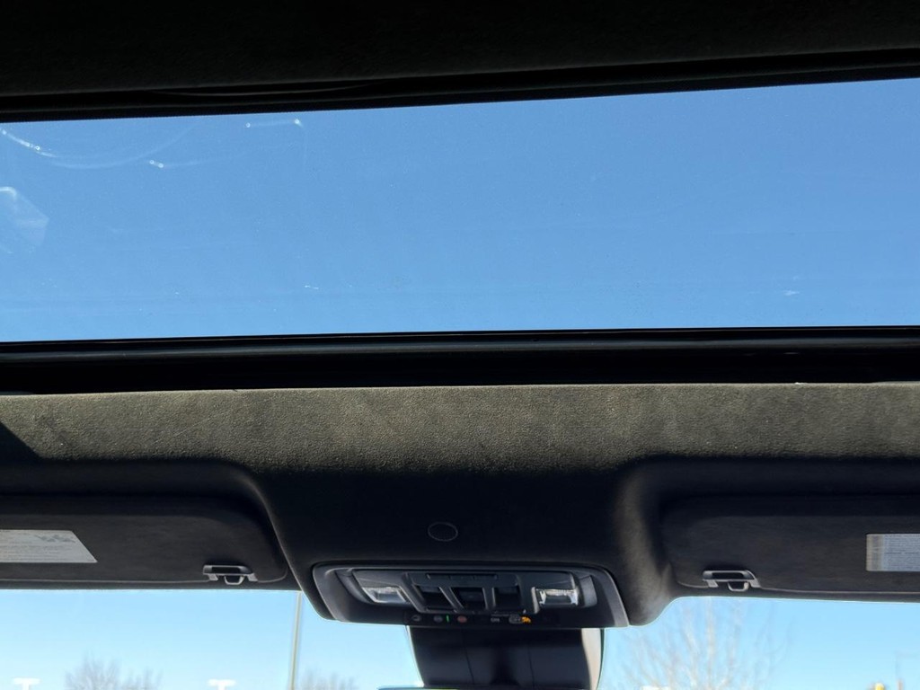 GMC Sierra 1500 Vehicle Full-screen Gallery Image 13