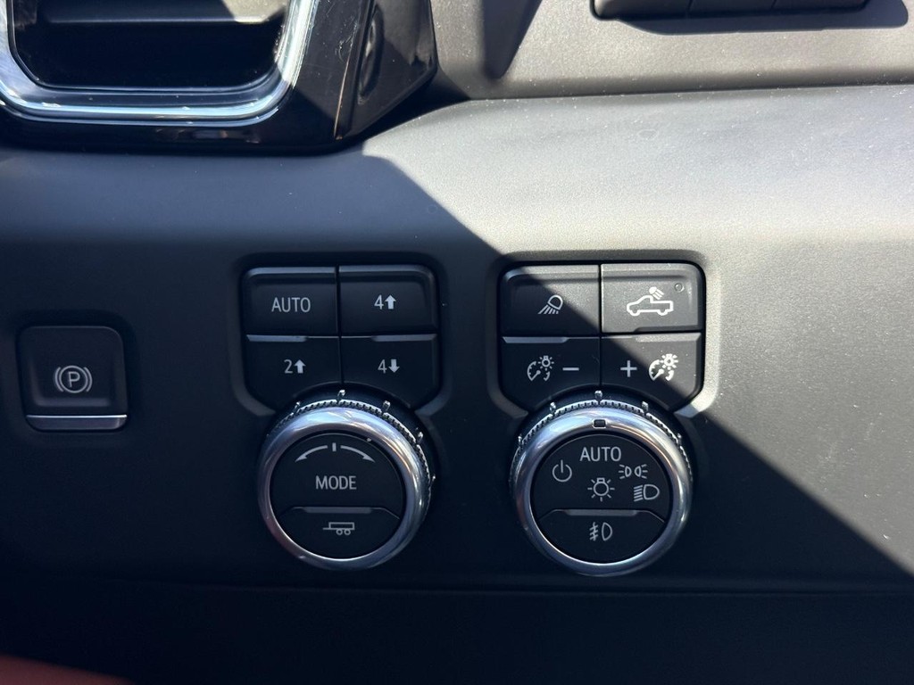 GMC Sierra 1500 Vehicle Full-screen Gallery Image 20