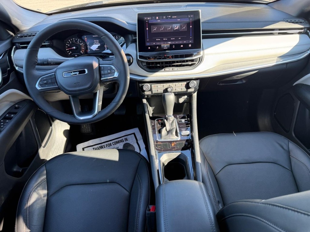 Jeep Compass Vehicle Full-screen Gallery Image 06