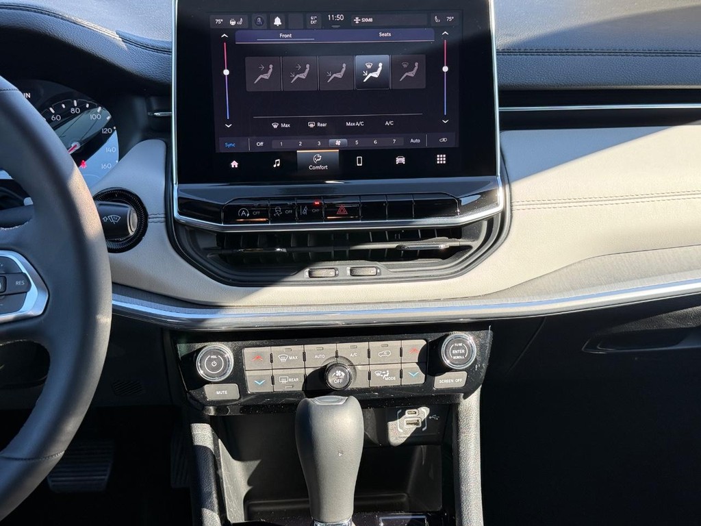 Jeep Compass Vehicle Full-screen Gallery Image 07