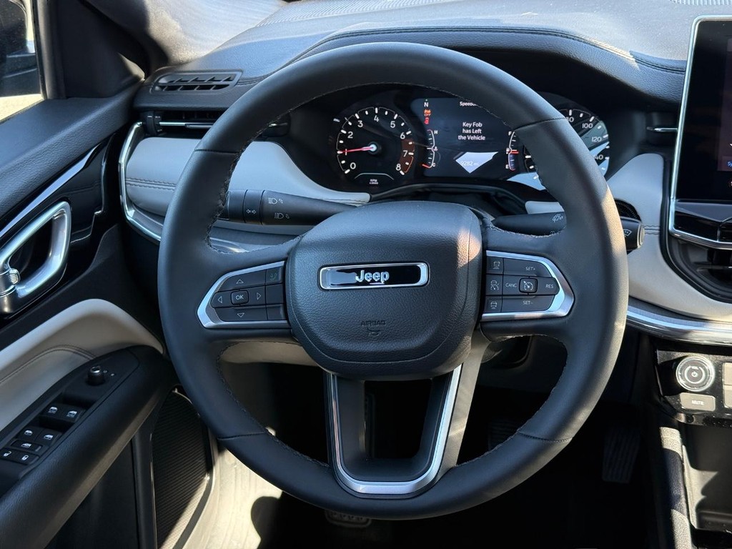 Jeep Compass Vehicle Full-screen Gallery Image 09