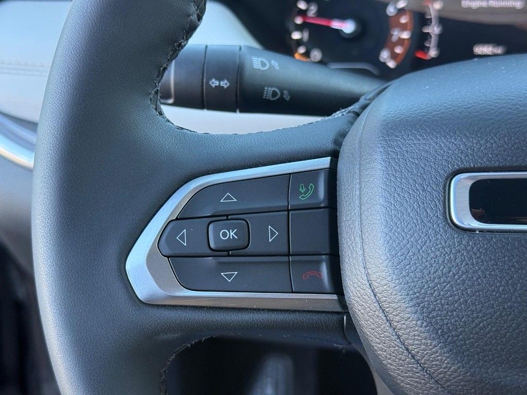 Jeep Compass Vehicle Full-screen Gallery Image 12