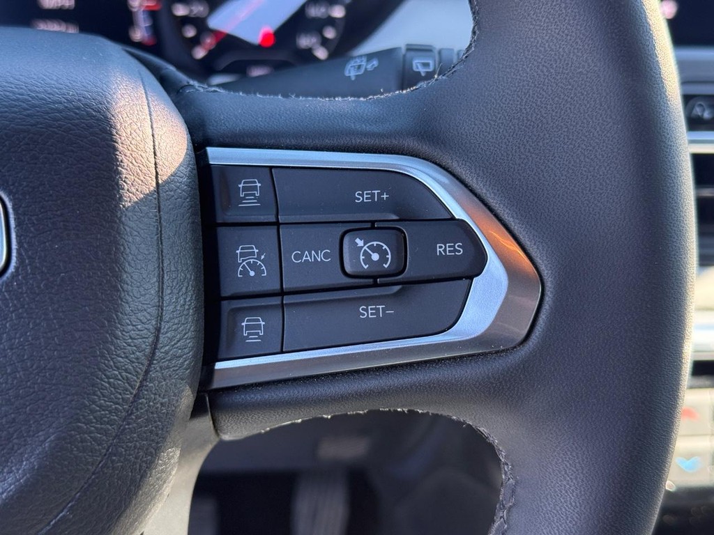 Jeep Compass Vehicle Full-screen Gallery Image 13