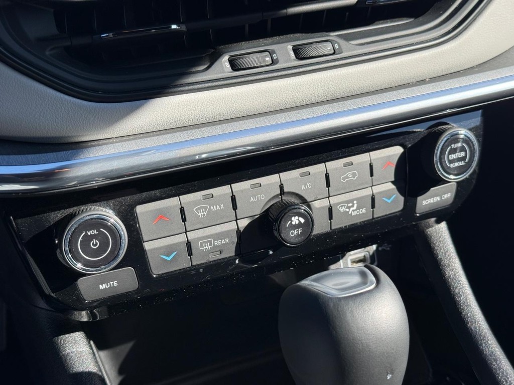 Jeep Compass Vehicle Full-screen Gallery Image 16