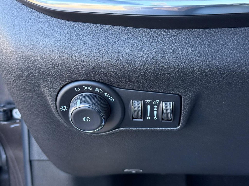 Jeep Compass Vehicle Full-screen Gallery Image 18