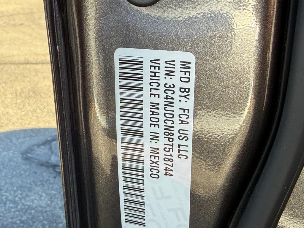 Jeep Compass Vehicle Full-screen Gallery Image 19