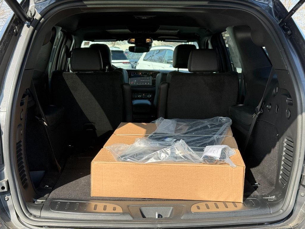 Dodge Durango Vehicle Full-screen Gallery Image 05