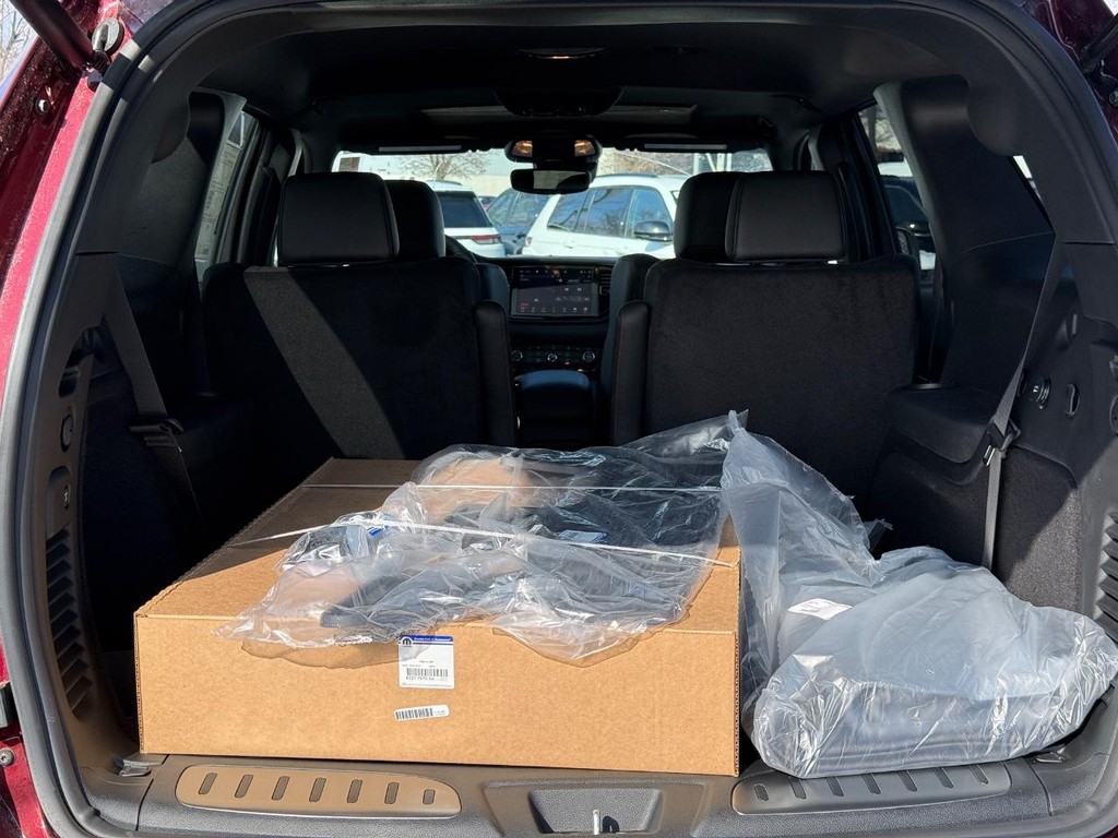 Dodge Durango Vehicle Full-screen Gallery Image 05