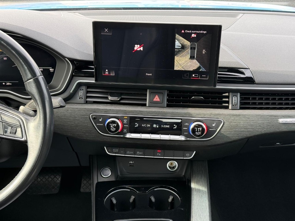 Audi A4 Sedan Vehicle Full-screen Gallery Image 09