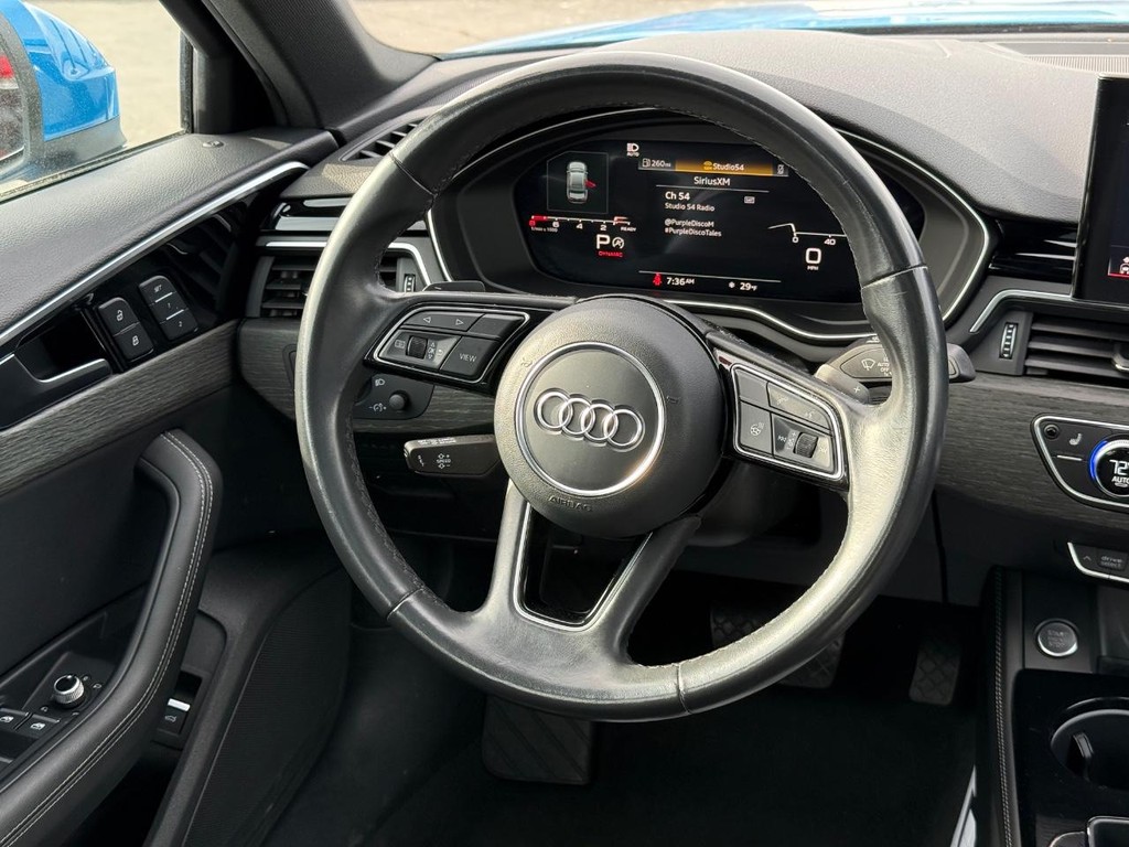 Audi A4 Sedan Vehicle Full-screen Gallery Image 11