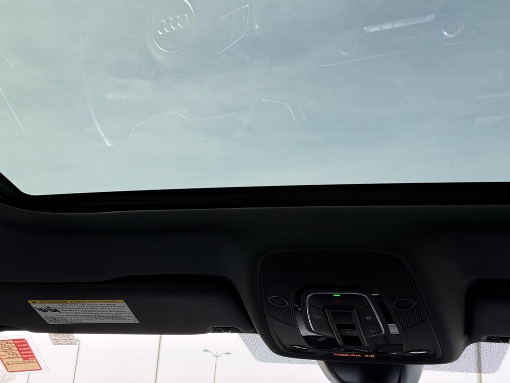 Audi A4 Sedan Vehicle Full-screen Gallery Image 13