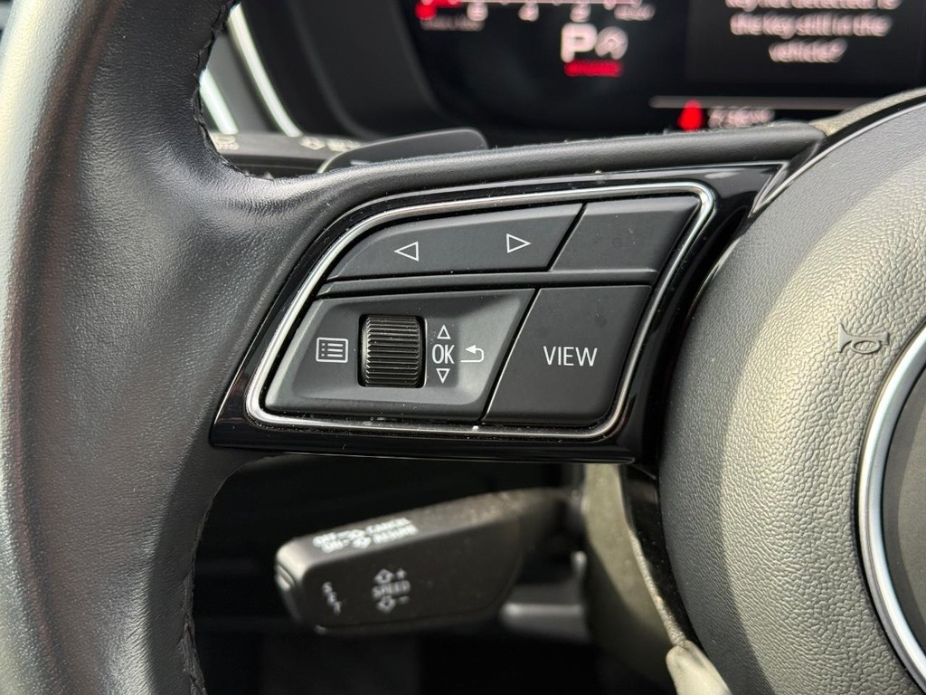 Audi A4 Sedan Vehicle Full-screen Gallery Image 15