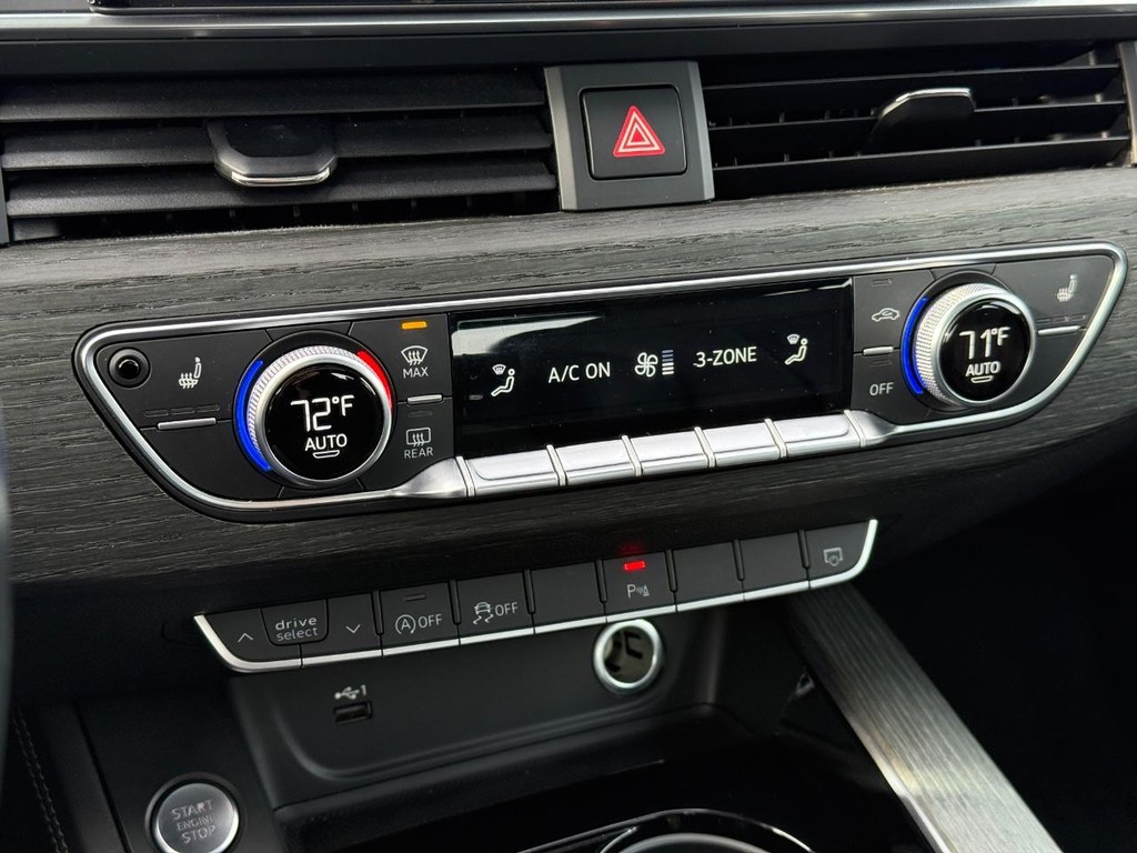 Audi A4 Sedan Vehicle Full-screen Gallery Image 19