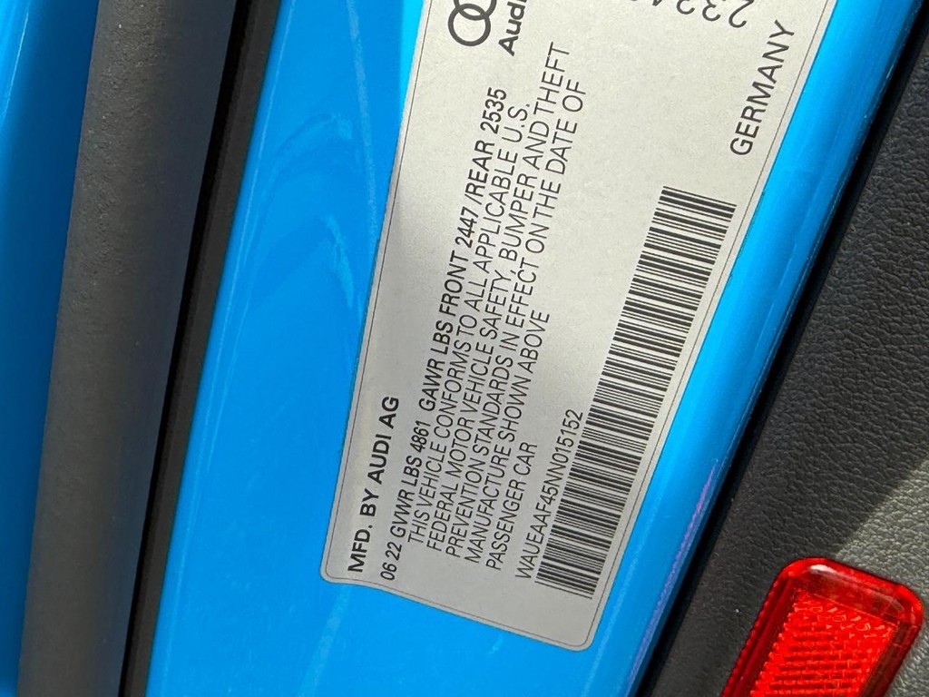 Audi A4 Sedan Vehicle Full-screen Gallery Image 22