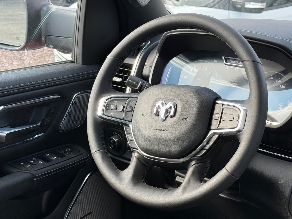 Ram 1500 Vehicle Full-screen Gallery Image 09
