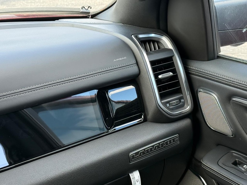 Ram 1500 Vehicle Full-screen Gallery Image 10