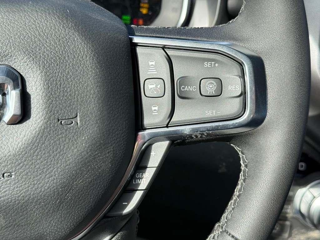 Ram 1500 Vehicle Full-screen Gallery Image 14