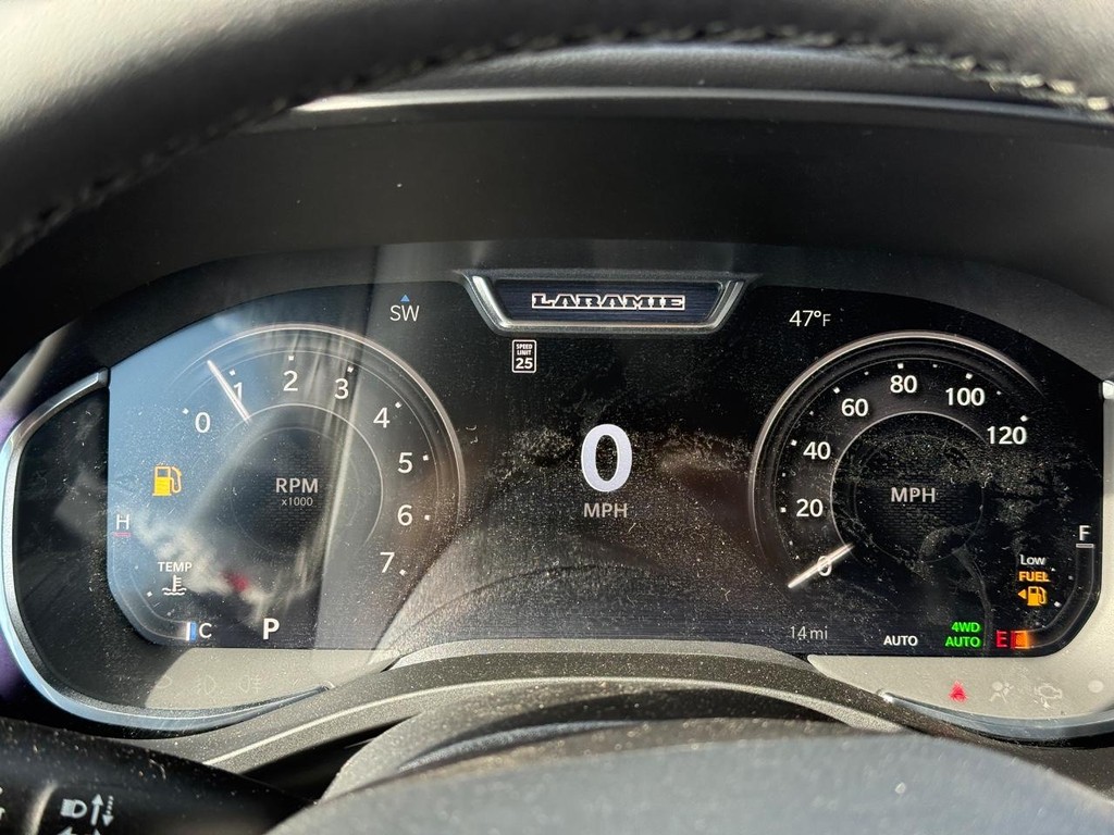 Ram 1500 Vehicle Full-screen Gallery Image 15