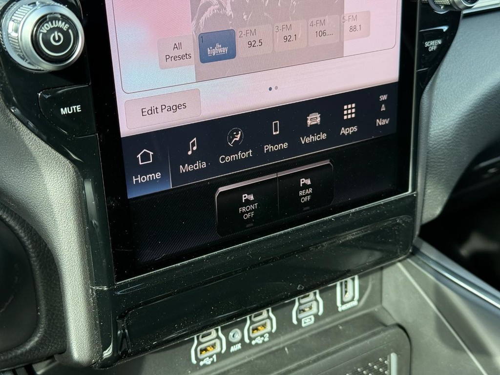 Ram 1500 Vehicle Full-screen Gallery Image 17
