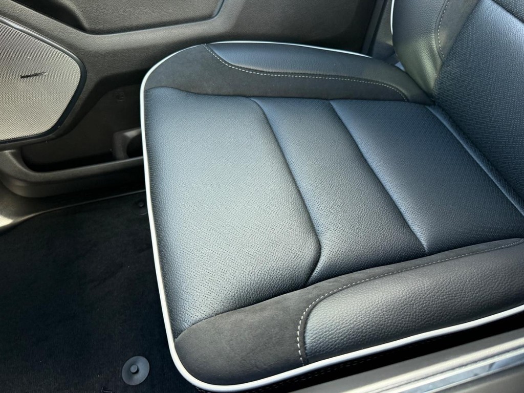 Ram 1500 Vehicle Full-screen Gallery Image 18