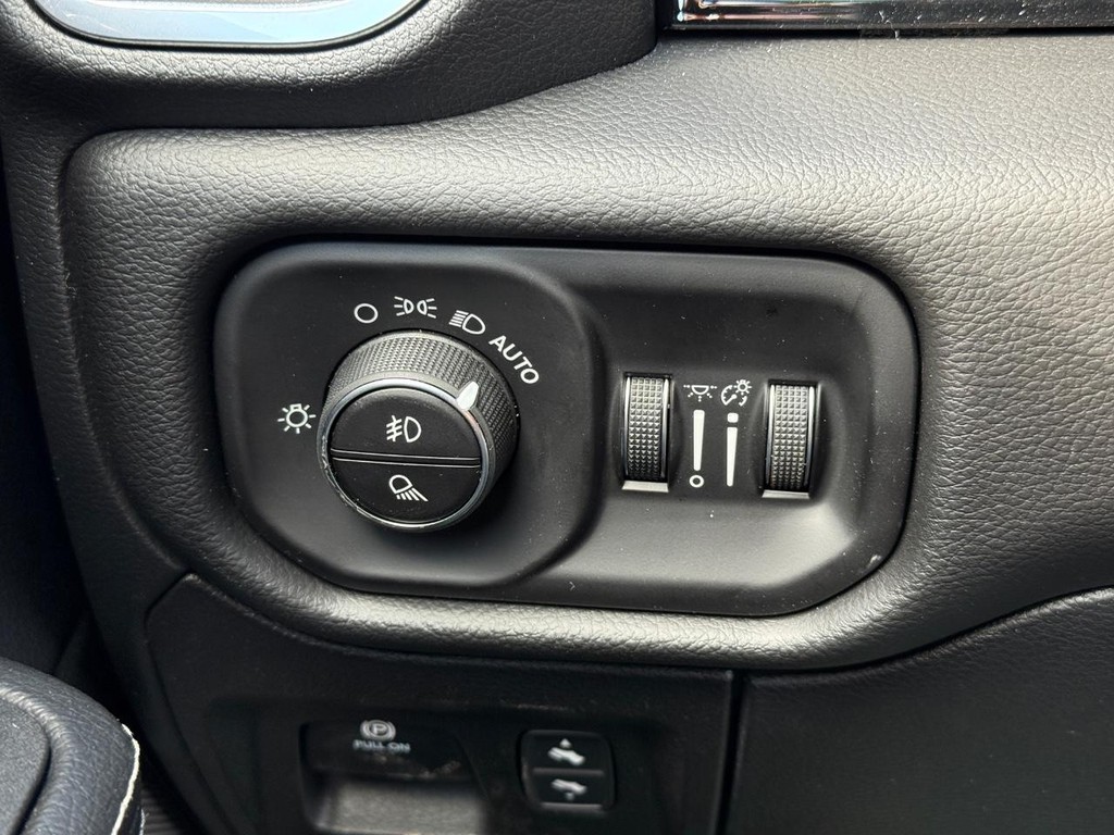 Ram 1500 Vehicle Full-screen Gallery Image 19