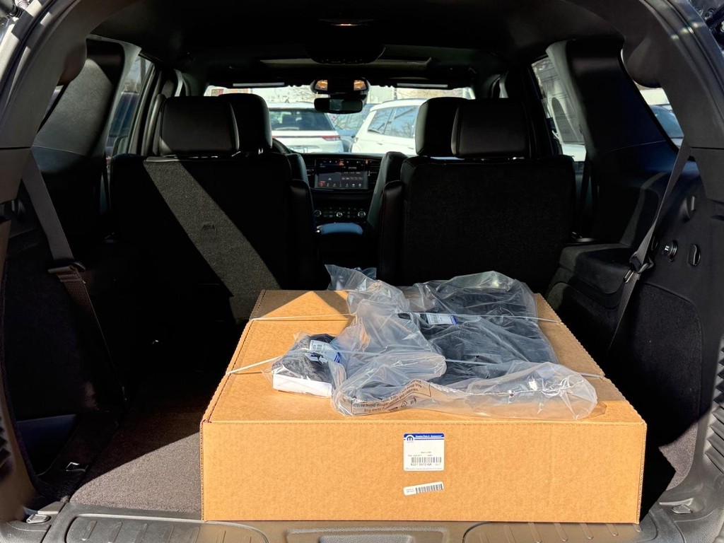 Dodge Durango Vehicle Full-screen Gallery Image 05